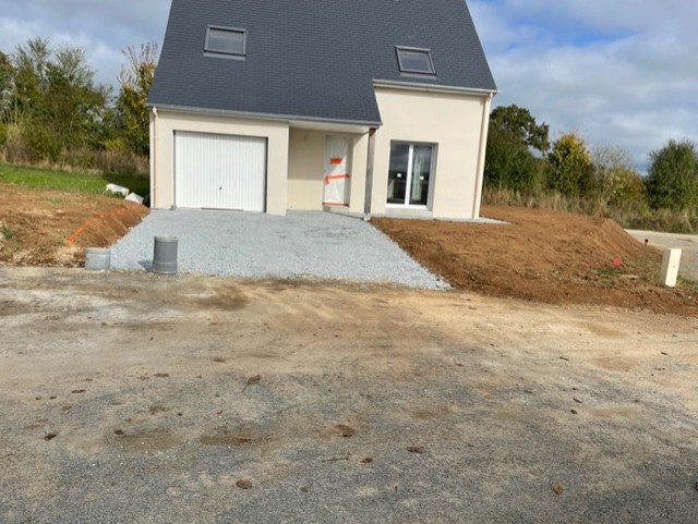 Allée d'une maison en gravier