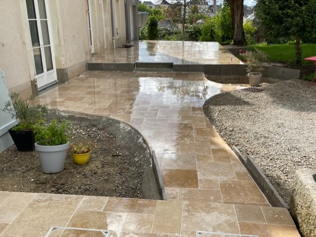 Terrasse extérieur en pavé brillant